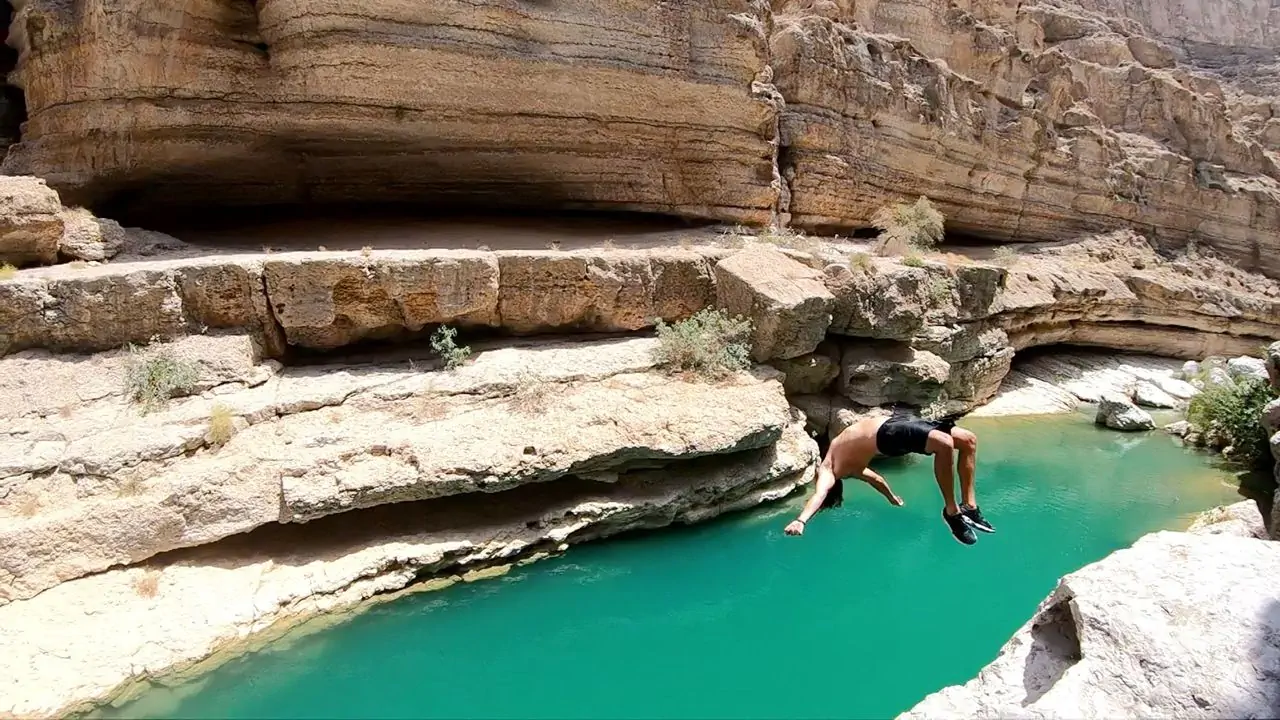 Reserve a excursão pela costa de Omã, sumidouro e wadis